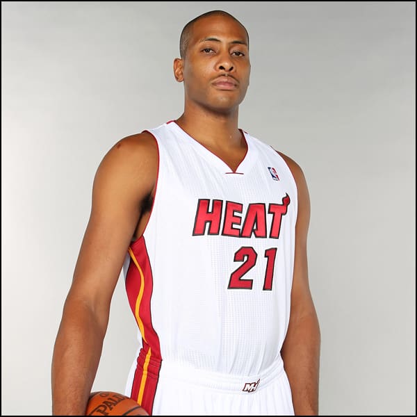 hpg1011_whiteplayoff_magloire